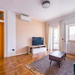 Capodimonte Woods Retreat - Private Parking Apartment
