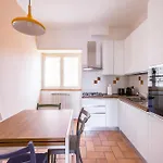 Capodimonte Woods Retreat - Private Parking Apartment Naples