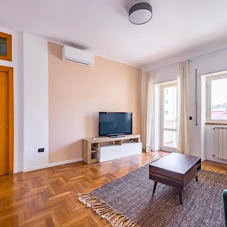 Capodimonte Woods Retreat - Private Parking דירה